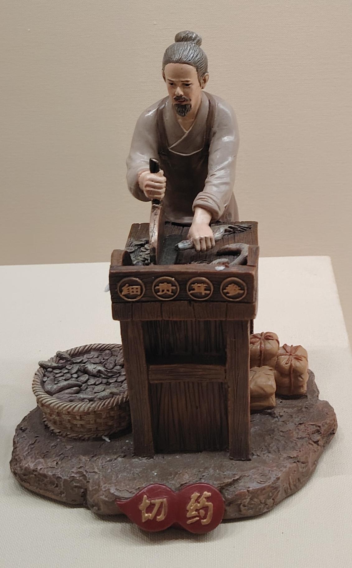 传统手艺，匠心独运，细琢精雕，传承经典。
传统手艺就像历史长河里的璀璨明珠，每一