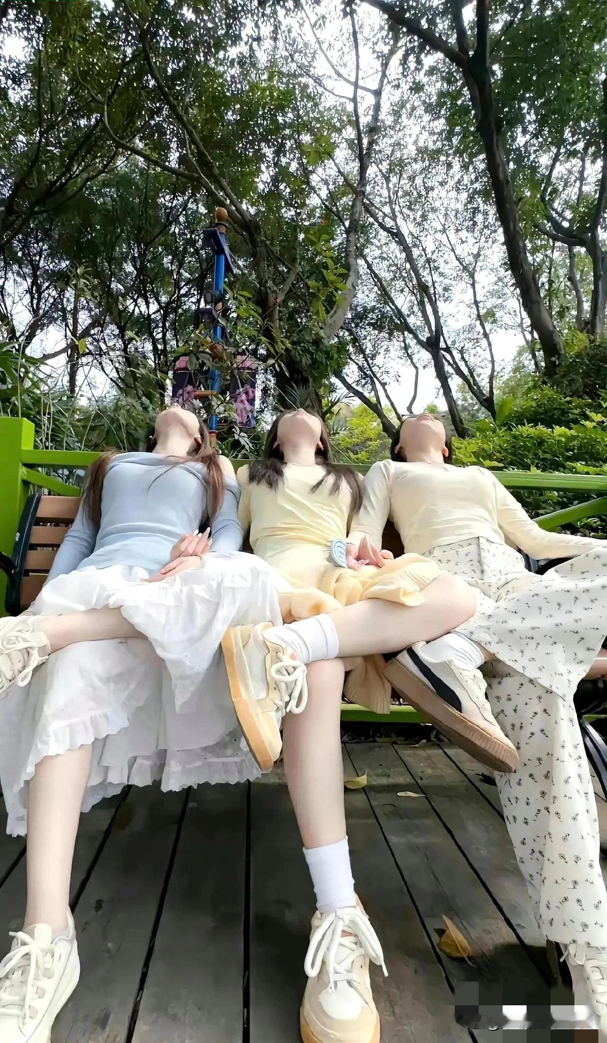 来，一起拍个照，照一张最近流行的姿势