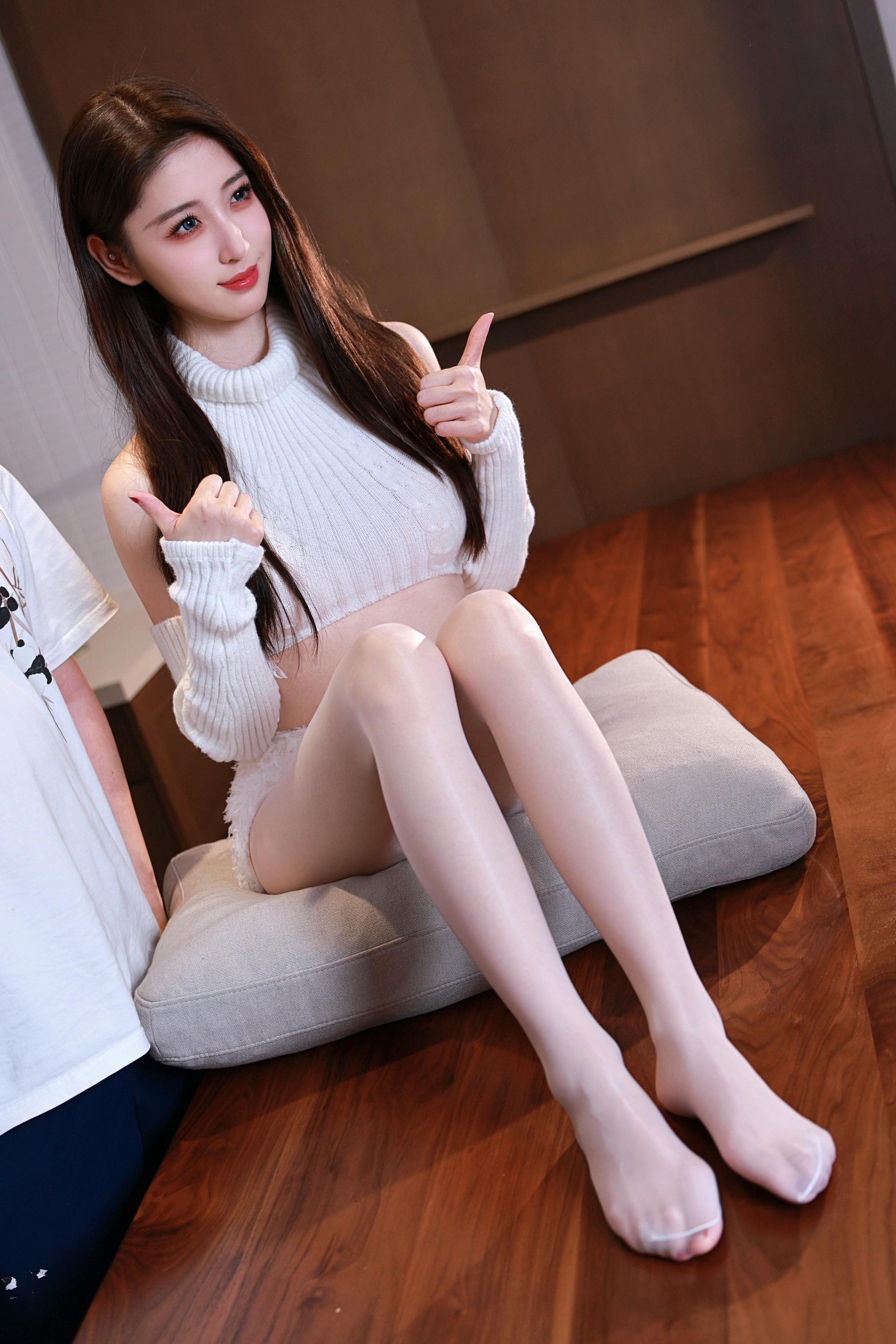 辣妹穿搭大赏 辣妹女装 性感辣妹 女生白连衣裙 时尚显瘦连衣裙