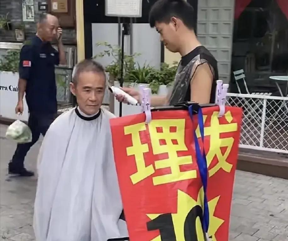 理发加吃饭不到50元，没有想到，75岁的王石生活过得如此简朴
看到王石最近在大梅