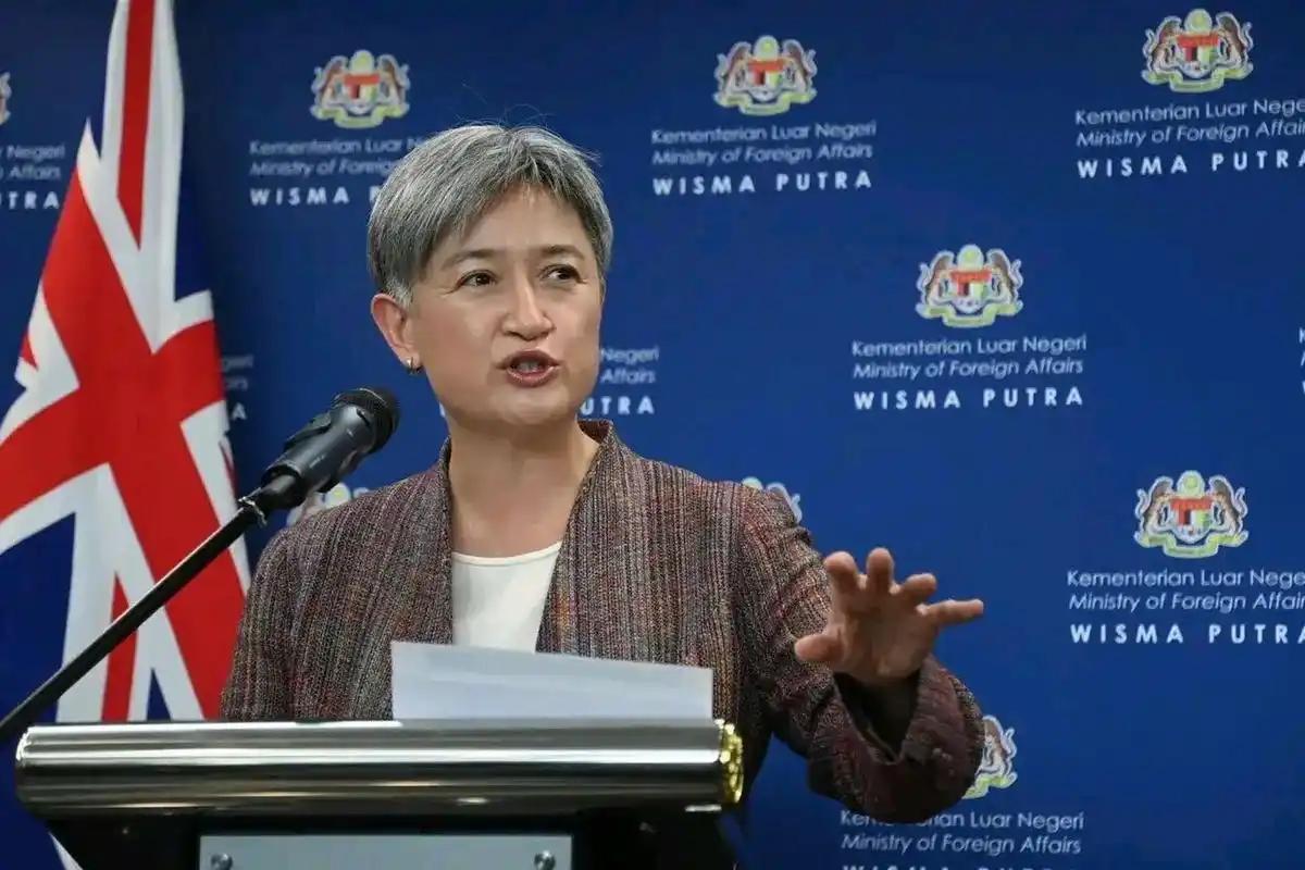 前脚紧跟对华挑衅，后脚澳外长跪求中国，中方慷慨救急，同意供油..
 
近期国际能