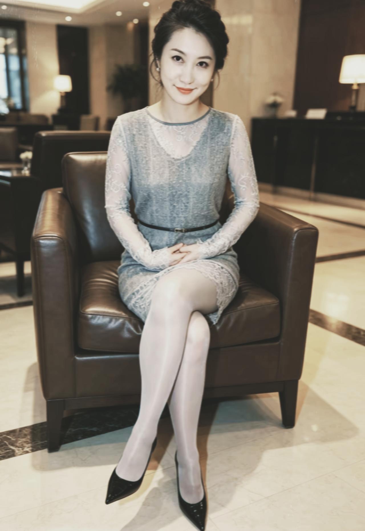 太美了，美女的这身穿搭把好身材展现得淋漓尽致，你喜欢吗？