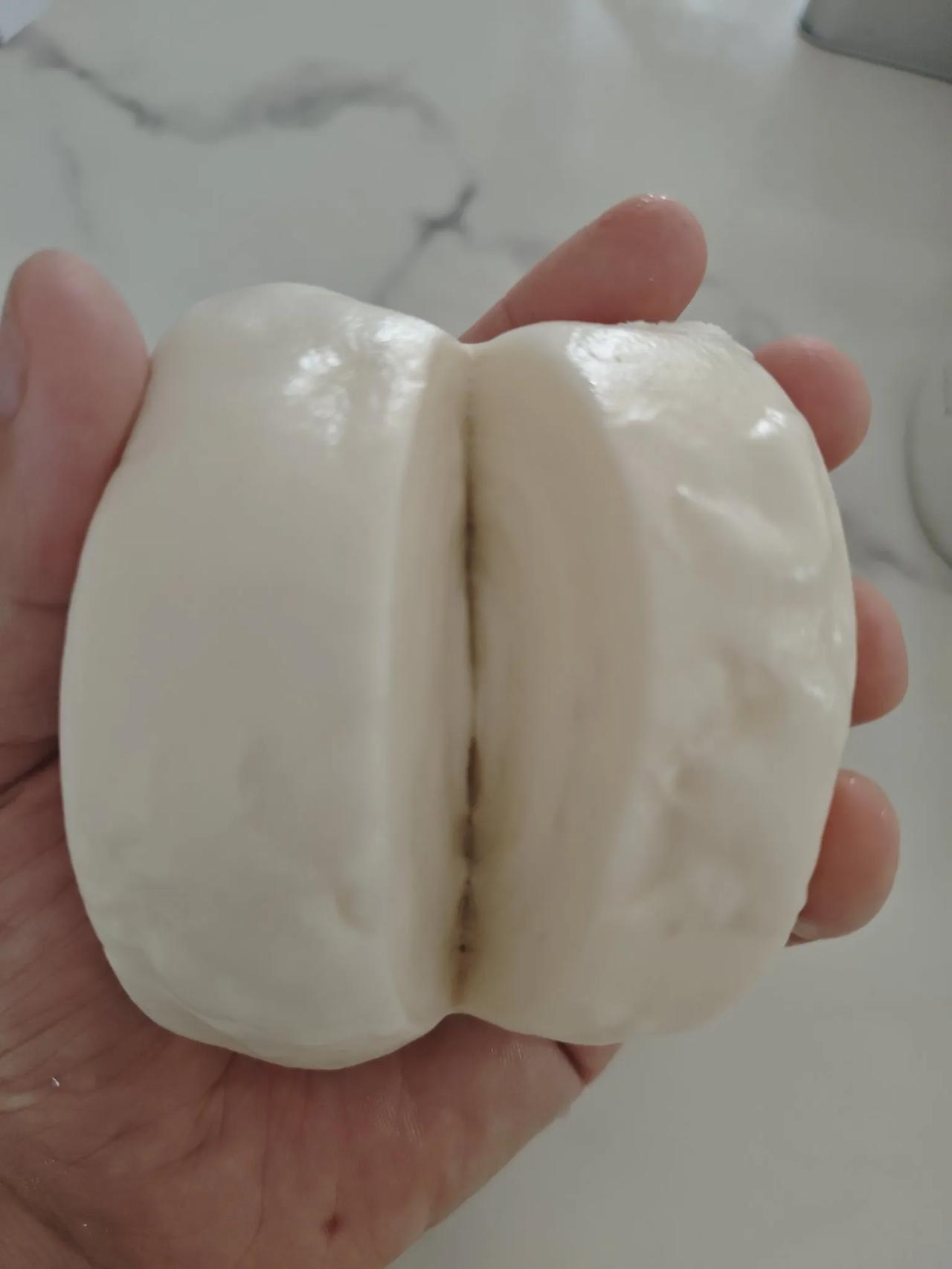 包子动辄2块5或者3块钱一个，吃不起，那就吃馒头吧。可这馒头价格越来越贵，份量越