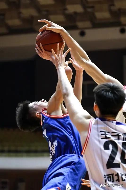 目前各支强队实力相当，胜负难料。但综合考量团队协作、技术稳定性及临场应变能力，具