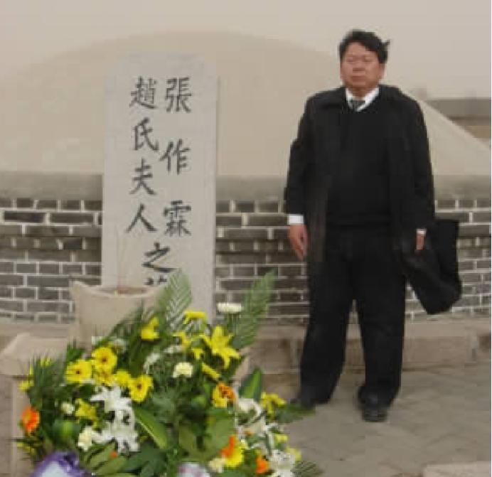 2007年，一名台湾商人来到了沈阳张作霖大帅府，抬腿就要往里进。售票人员见状赶紧