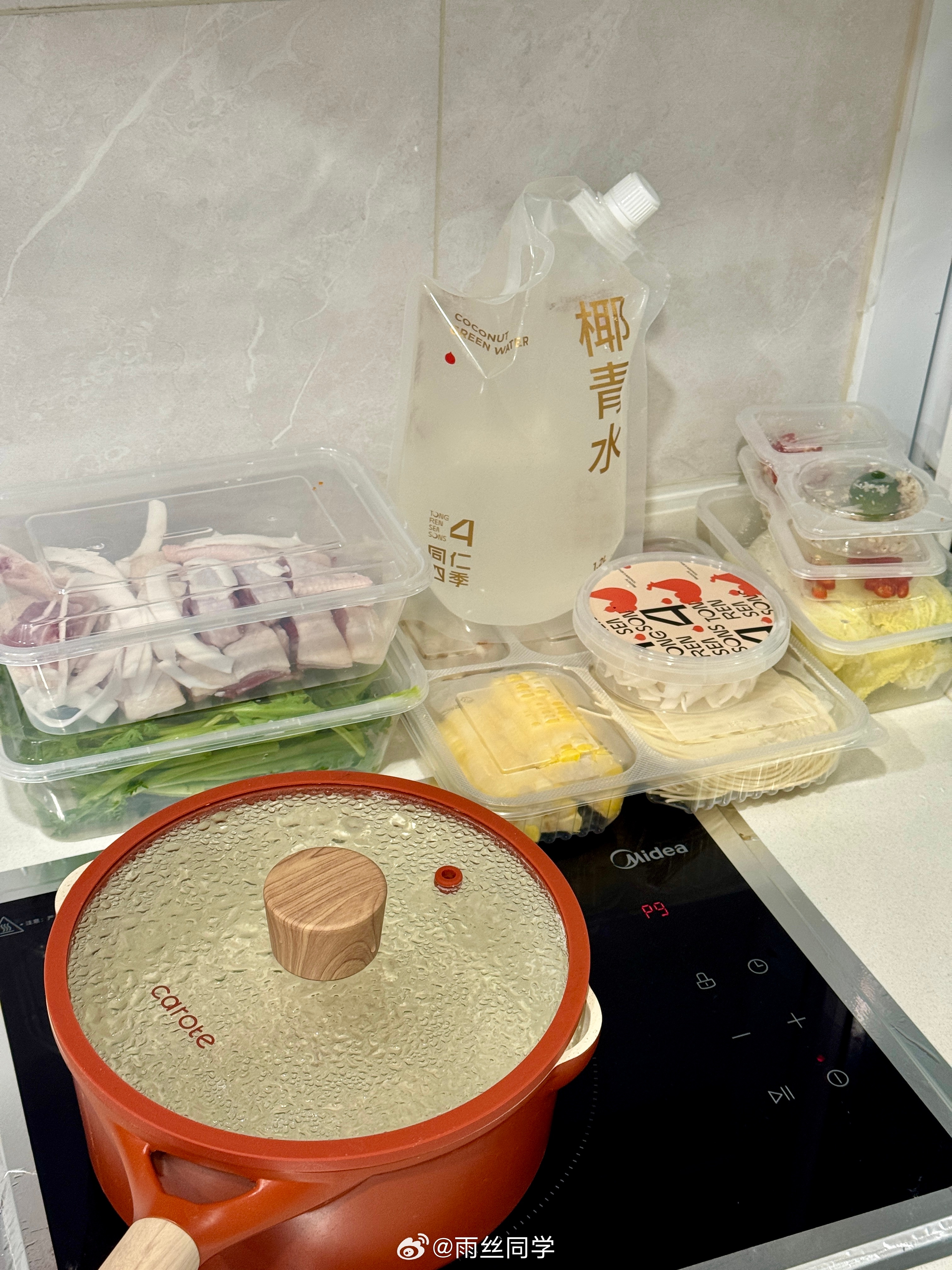 工作先停一停，到时间吃宵夜了！馋椰子鸡好久了！！终于吃上～只是图3这个沙姜给的也