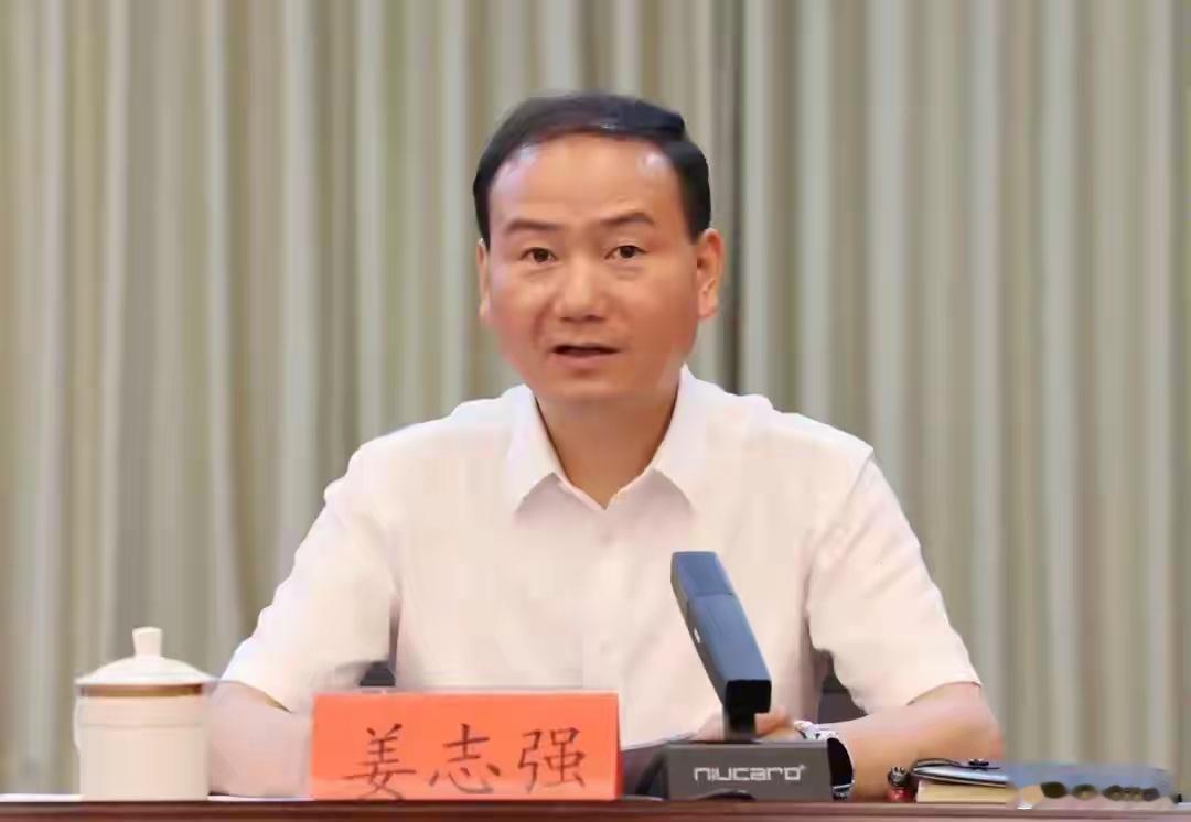 县委书记的权力有多大又一县委书记任上被查！2025年8月22日，贵州省纪委监委发