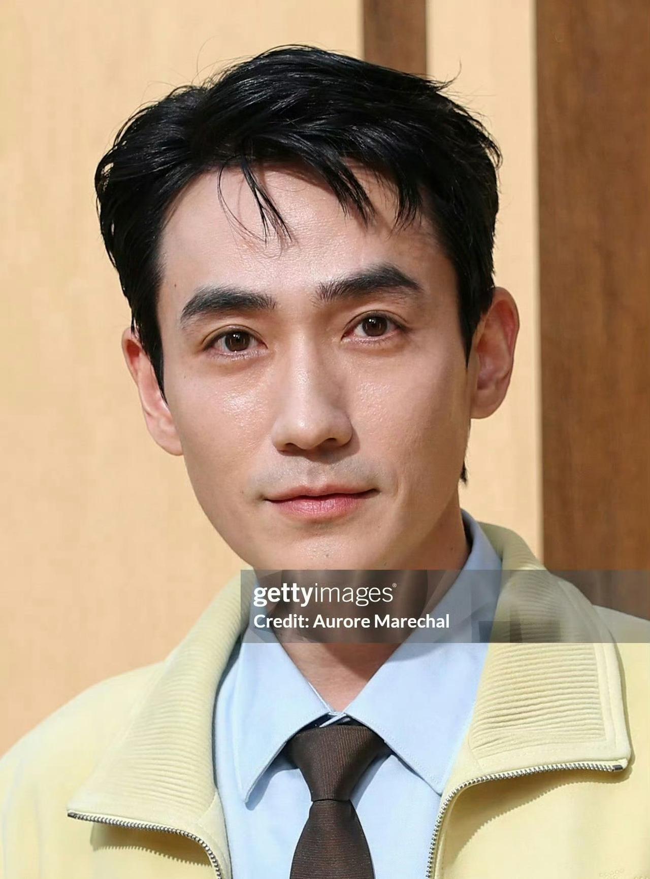 内娱男明星巴黎时装周G社生图，
朱一龙、龚俊、陈哲远，
你更喜欢哪个造型？
觉得