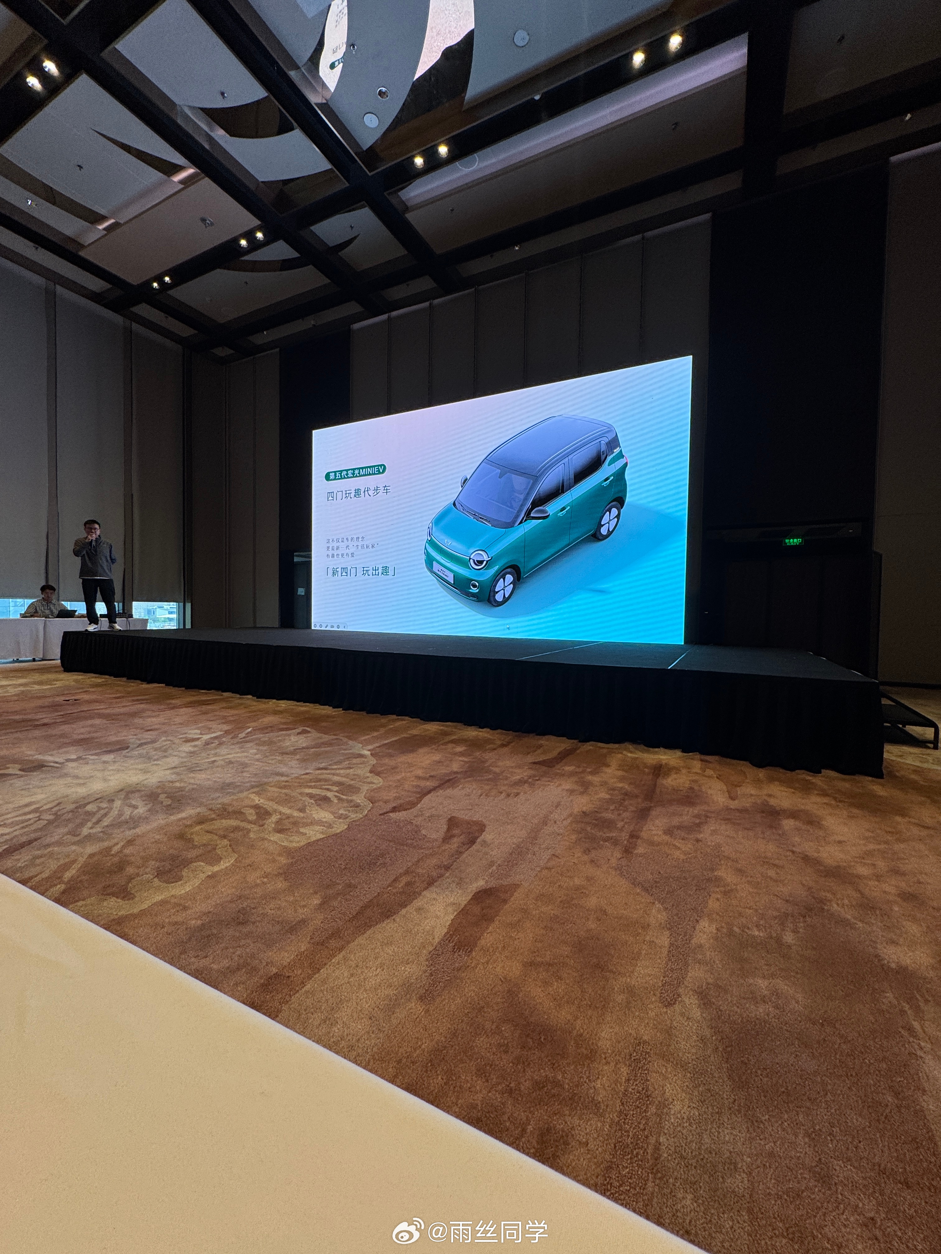 早呀～今天在广州搬砖上学就是坐第一排的！工作也是！今天周五晚点给铁铁们发红包！！