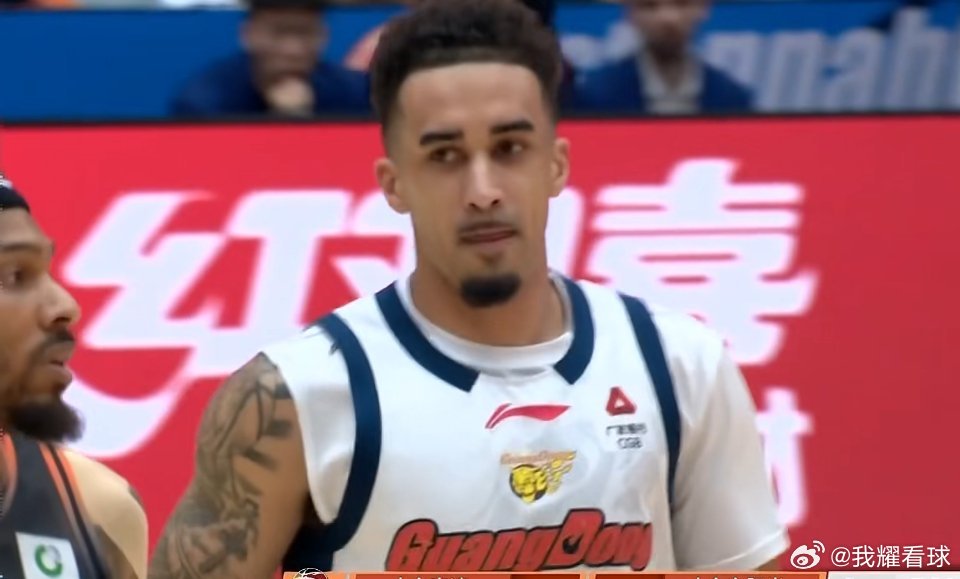 奎因开局三分手感不错啊，第一节就拿到13分，反而麦考尔真的是辣眼睛，5中0手感糟