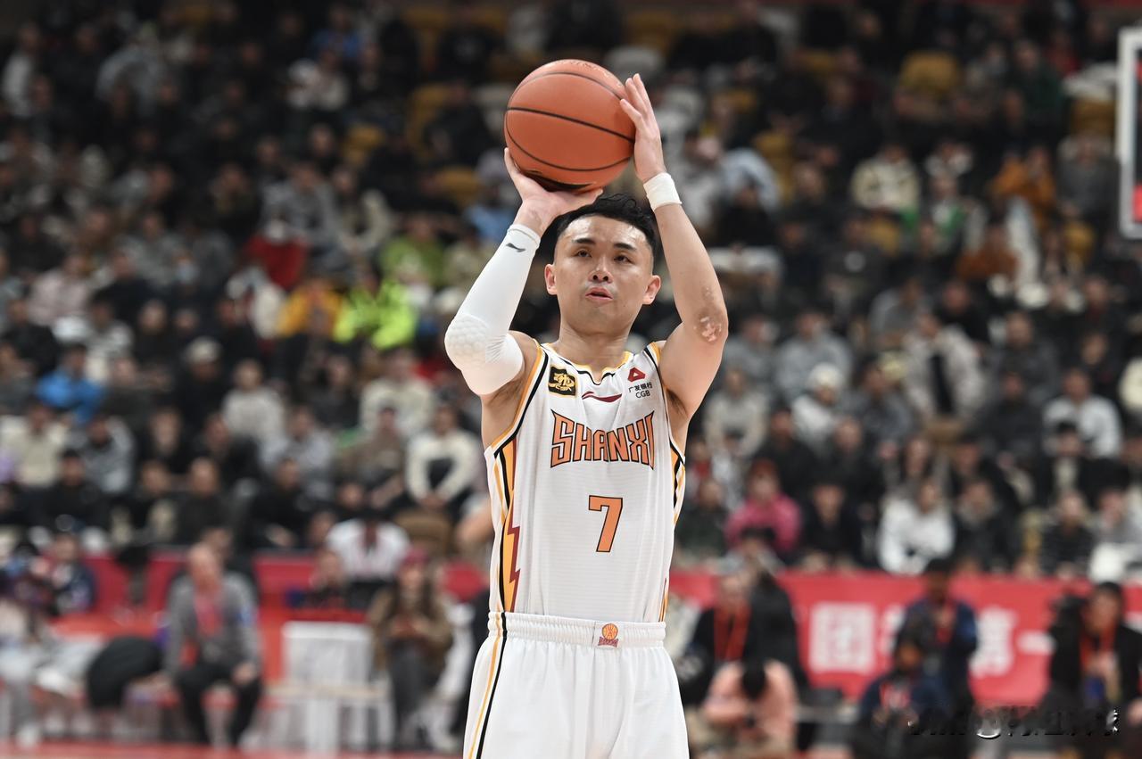 CBA常规赛第六轮，山西81：88不敌青岛，这三人必须背锅——

第一位：中锋刘