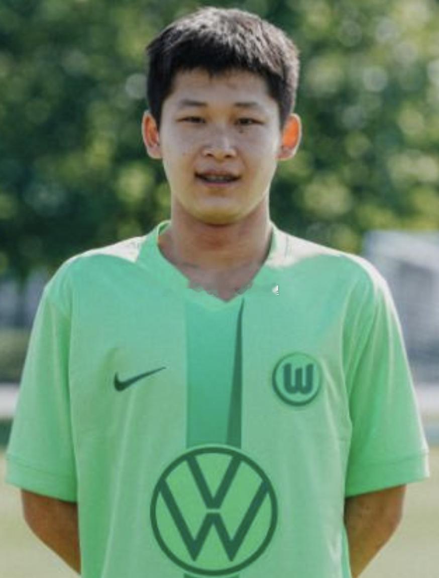 德国U17北部地区联赛 沃尔夫斯堡U17B队4-1战胜博格菲尔德 15岁中国球员