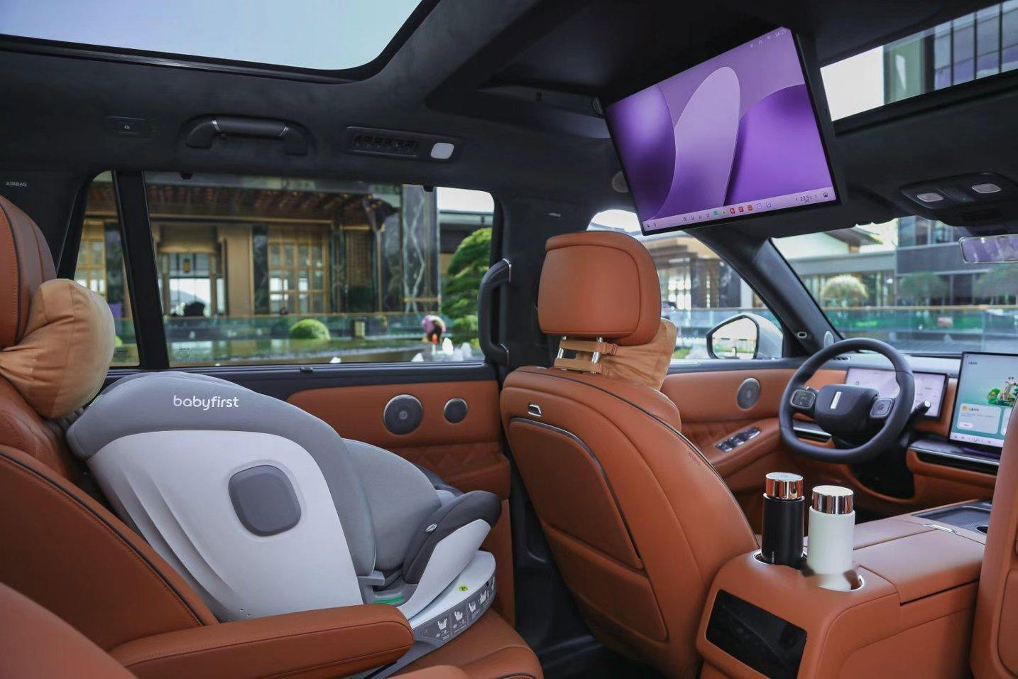 魏牌V9X，这台50万级的车有点东西。今年好多的大六座SUV，8899都是满配，