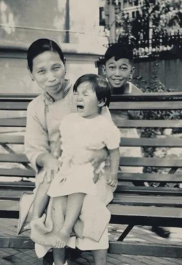 1903年，梁启超与17岁的王桂荃行房。

这件事放在今天恐怕没人能理解，要知道