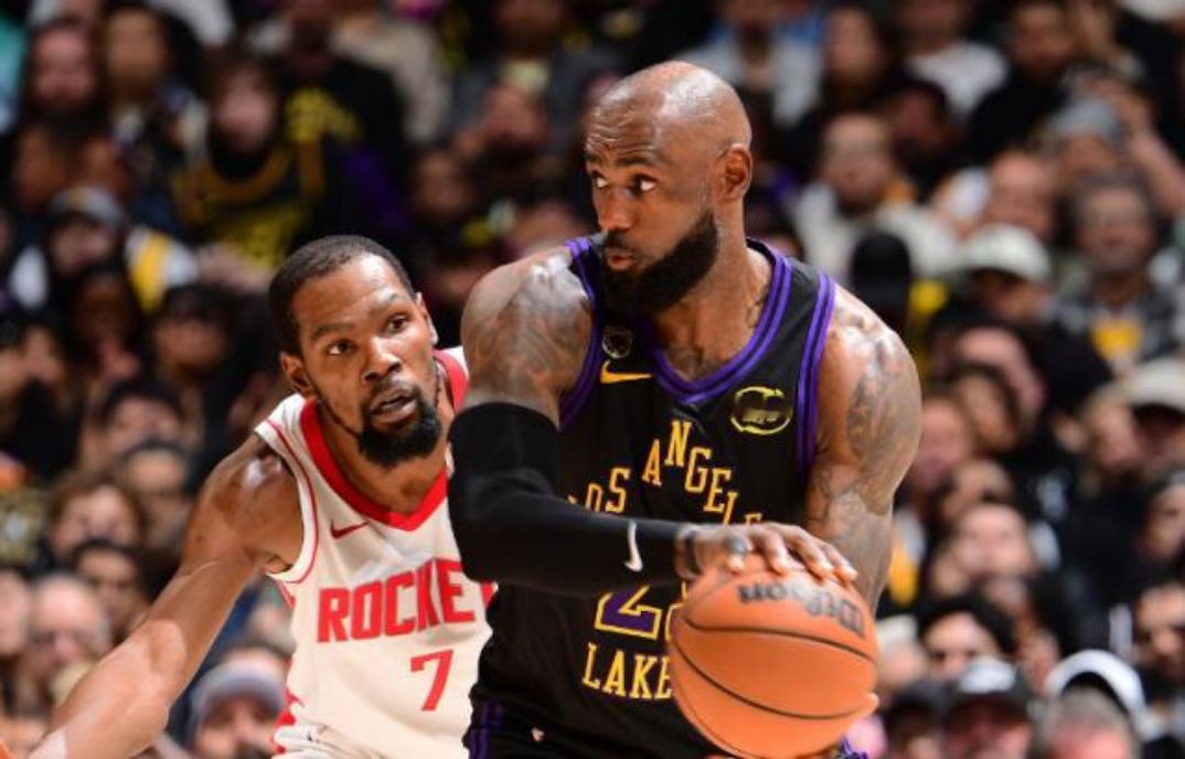 4月22日，NBA季后赛首轮G2，湖人主场101比94击败火箭，取得系列赛2比0