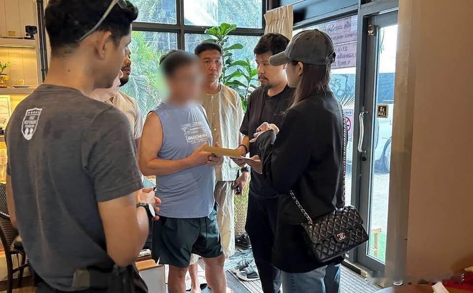 近日泰国移民局三分局开展跨境抓捕行动，7月3日于芭堤雅农布区一家按摩店内，抓获一