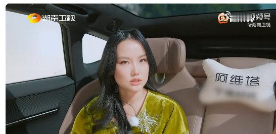 黄龄唱歌要把自己想象成杀手湖南卫视背后谁能拒绝黄龄的歌声啊！想象成杀手这个点太绝