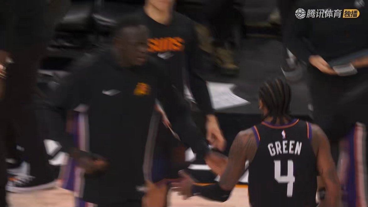 杰伦-格林的第5记三分命中！太阳拉开到11分分差勇士vs太阳
