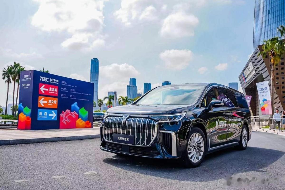 清华企业家协会2023年年会现场，岚图再现与用户的双向奔赴！

由清华校友创办的