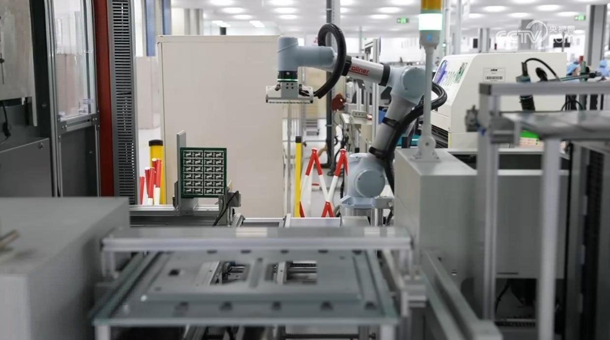 今年一季度，消费品工业规上增加值同比增长5.1%，占全部规上工业的27.9%。人