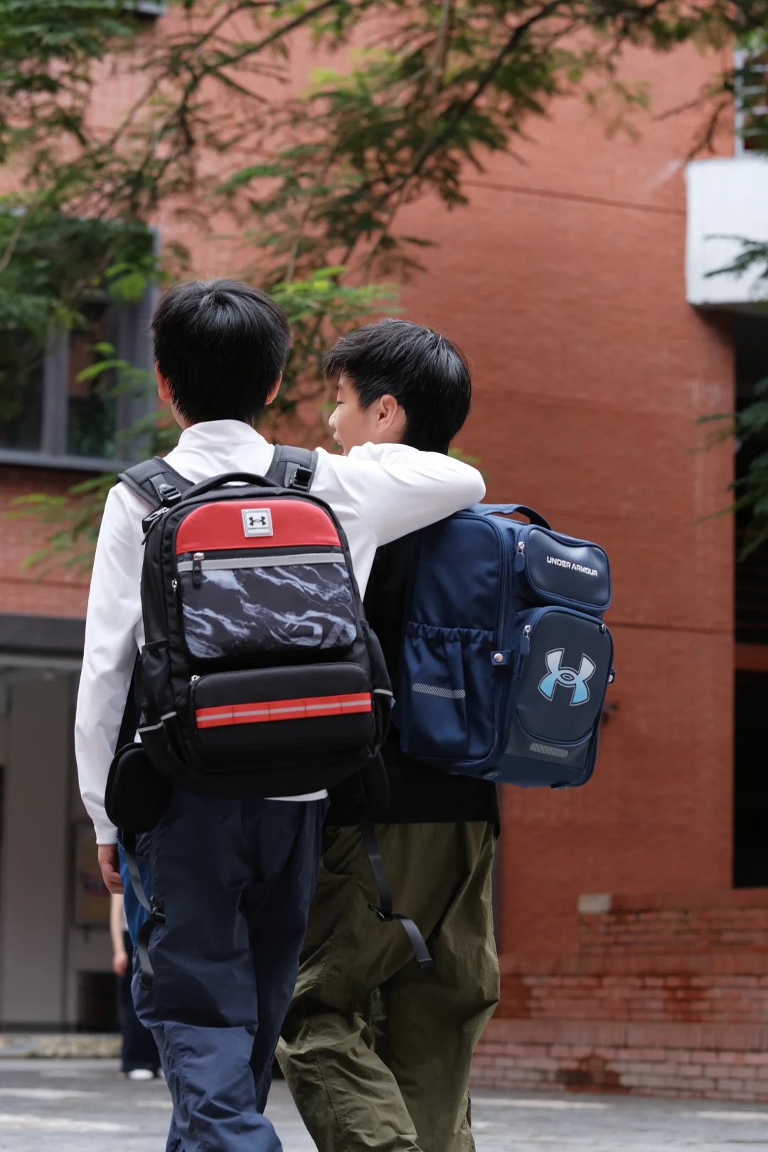 10岁双子升学装备｜又帅又护脊的书包太香了