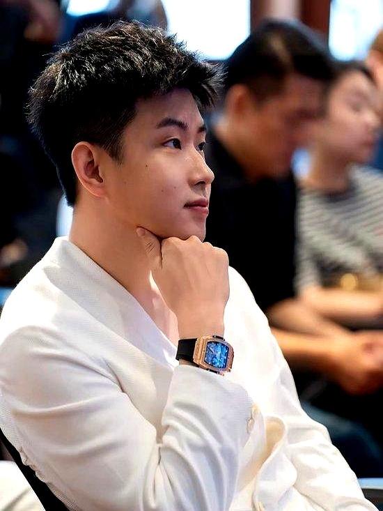 2026大师赛还没开打，评论区先吵翻天：赵心童真能一黑到底？
 

1月11号伦