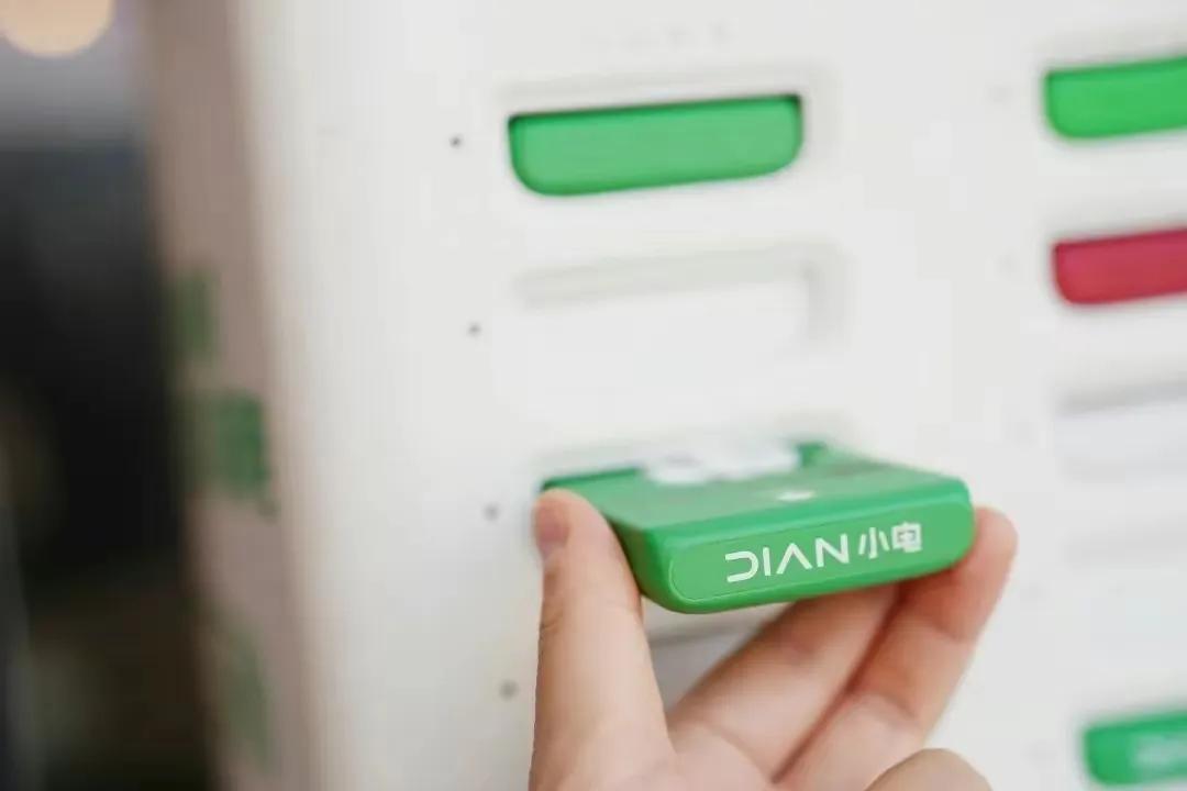 其实一个原因导致的，终究是时代的弃儿。
       共享充电宝在前两年非常的火