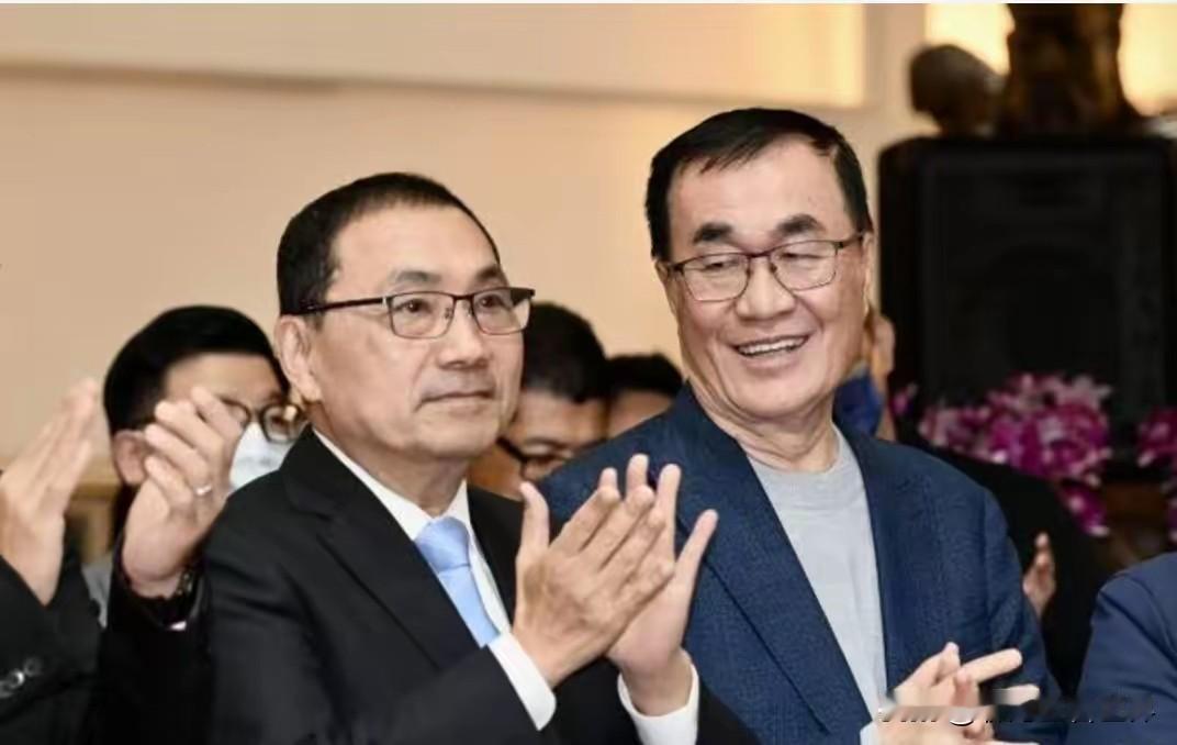 新北市长侯友宜表示，“既然军购案已通过，应赶快落实执行、紧盯进度”。​对于蓝白推