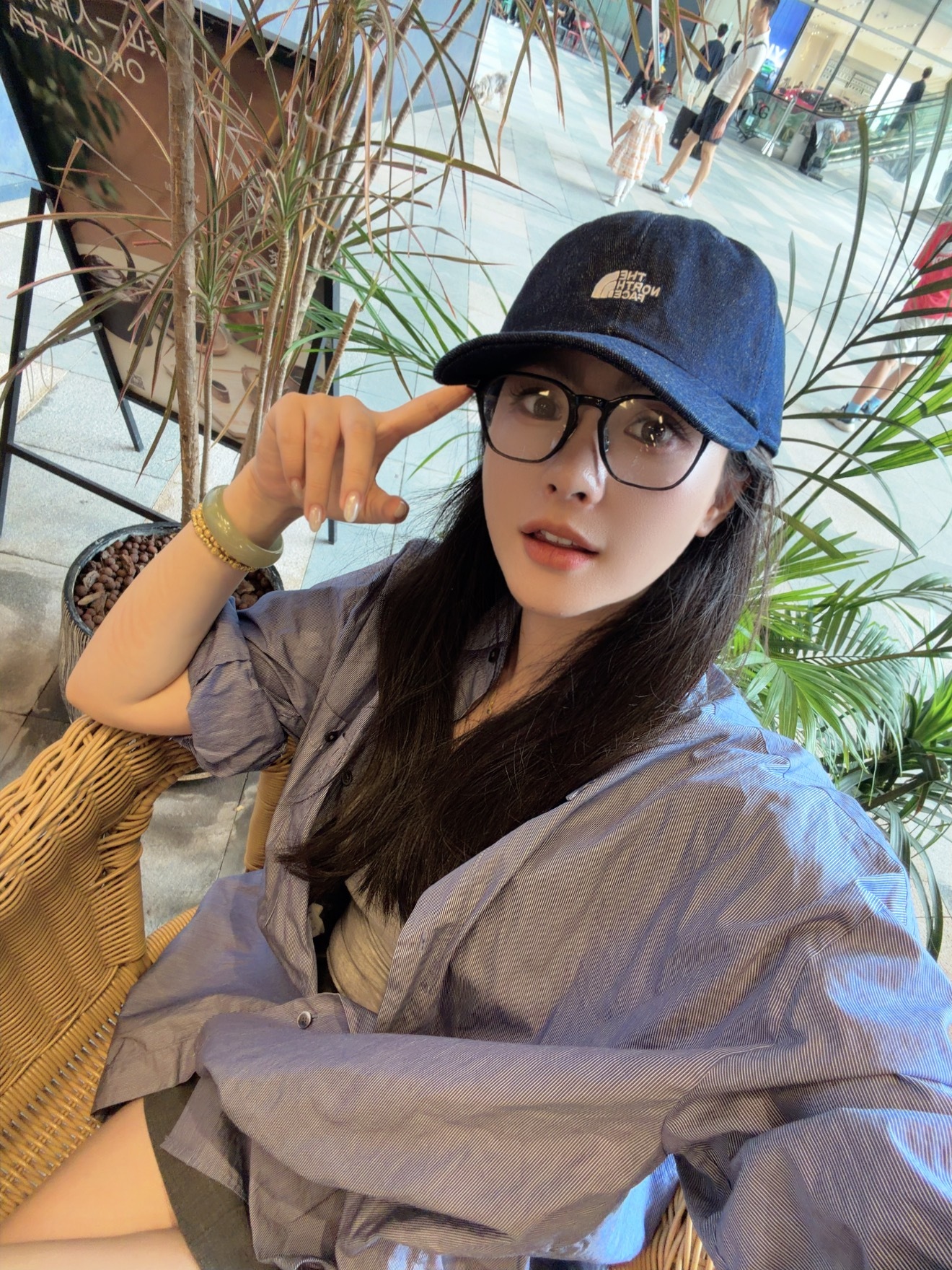 度假豆！棒球帽🧢素颜眼镜👓怎么舒适怎么来～大家记得去趁热打铁 这个词条哈，都