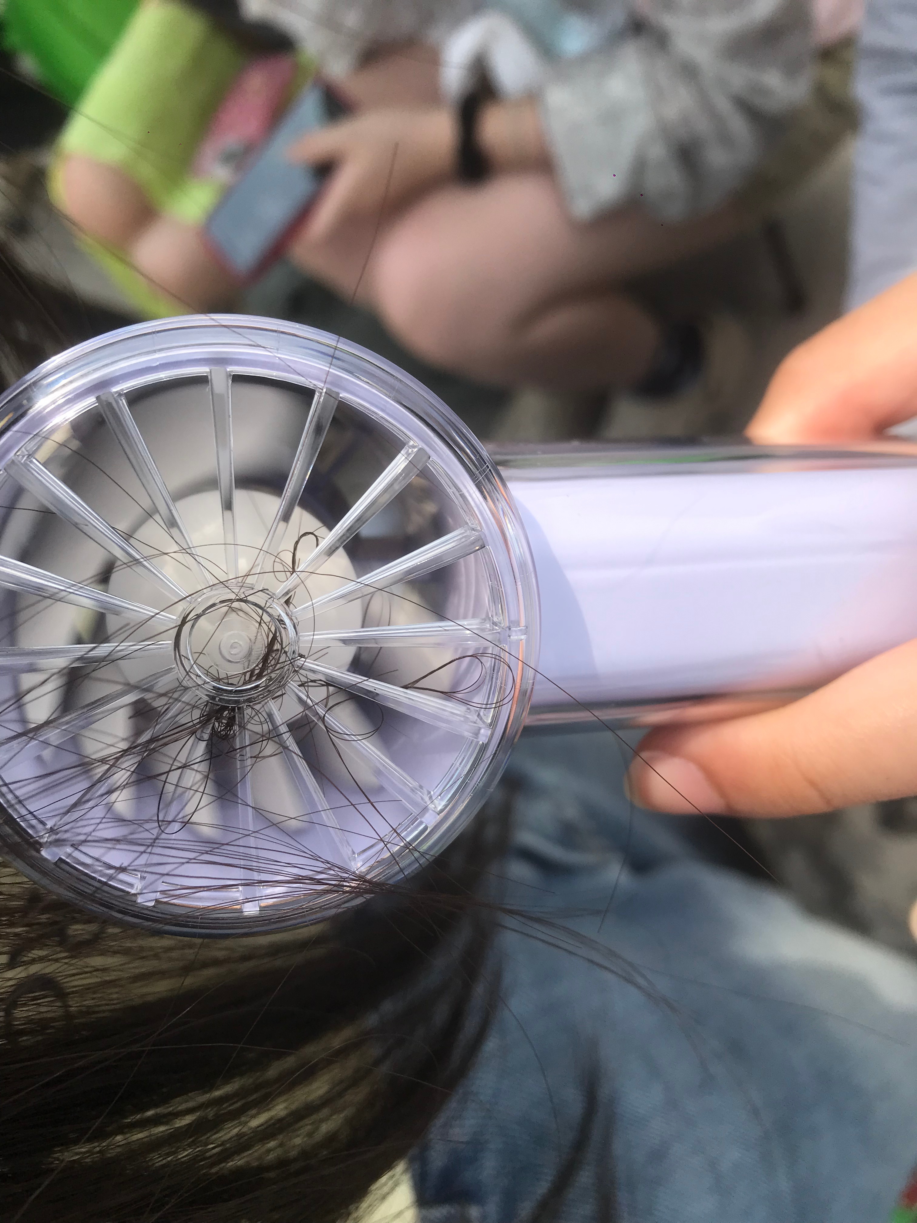 这人就这样见面给我头发卷进去了 