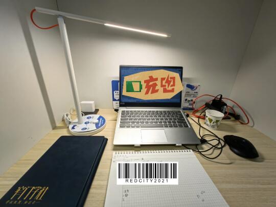 在王知之自习室办公！超爽的！！！