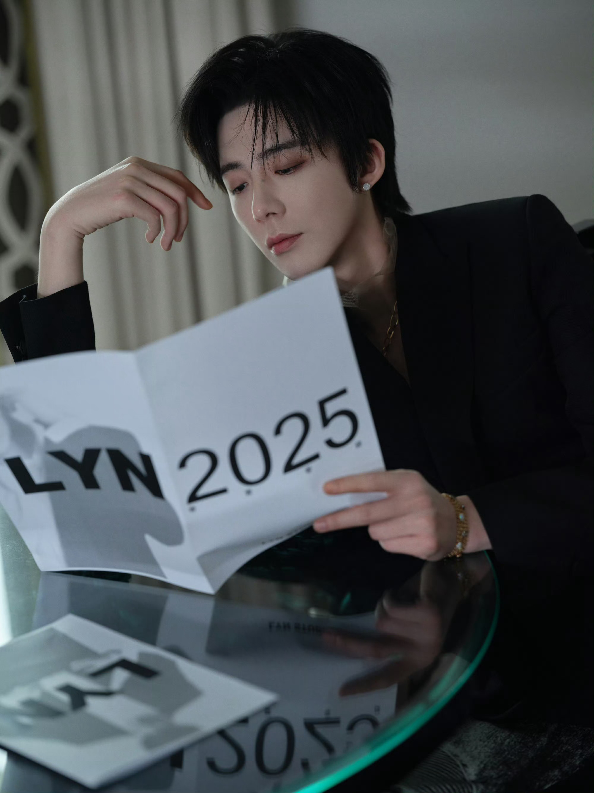 梅子的姐妹们，周日早上好！昨天不但欣赏到了《偷心》➕《泼墨》舞台，还跟上棚的姐妹