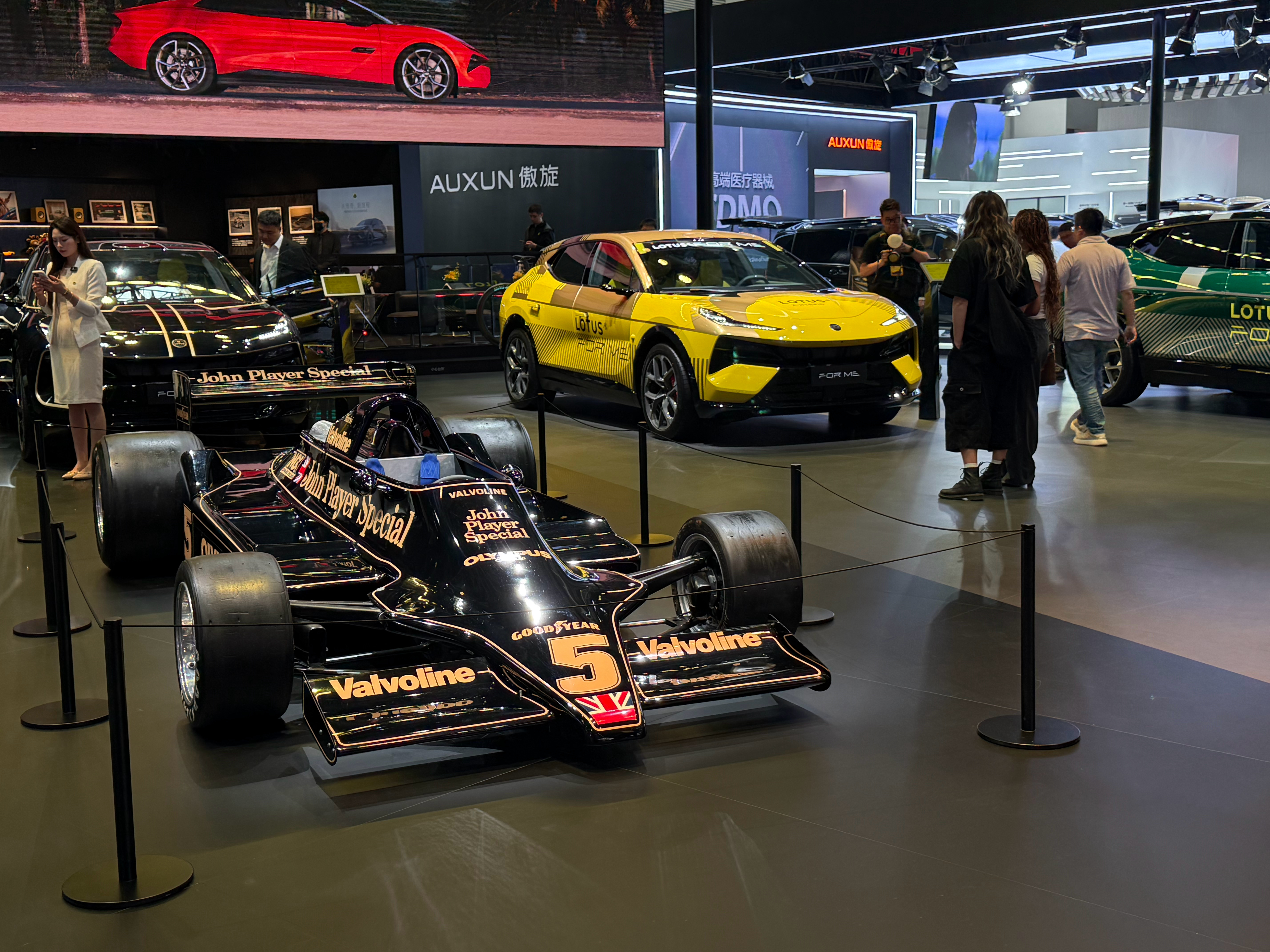 在北京车展现场看到标志性黑金配色的路特斯Type 79真的很有视觉冲击力！北京车