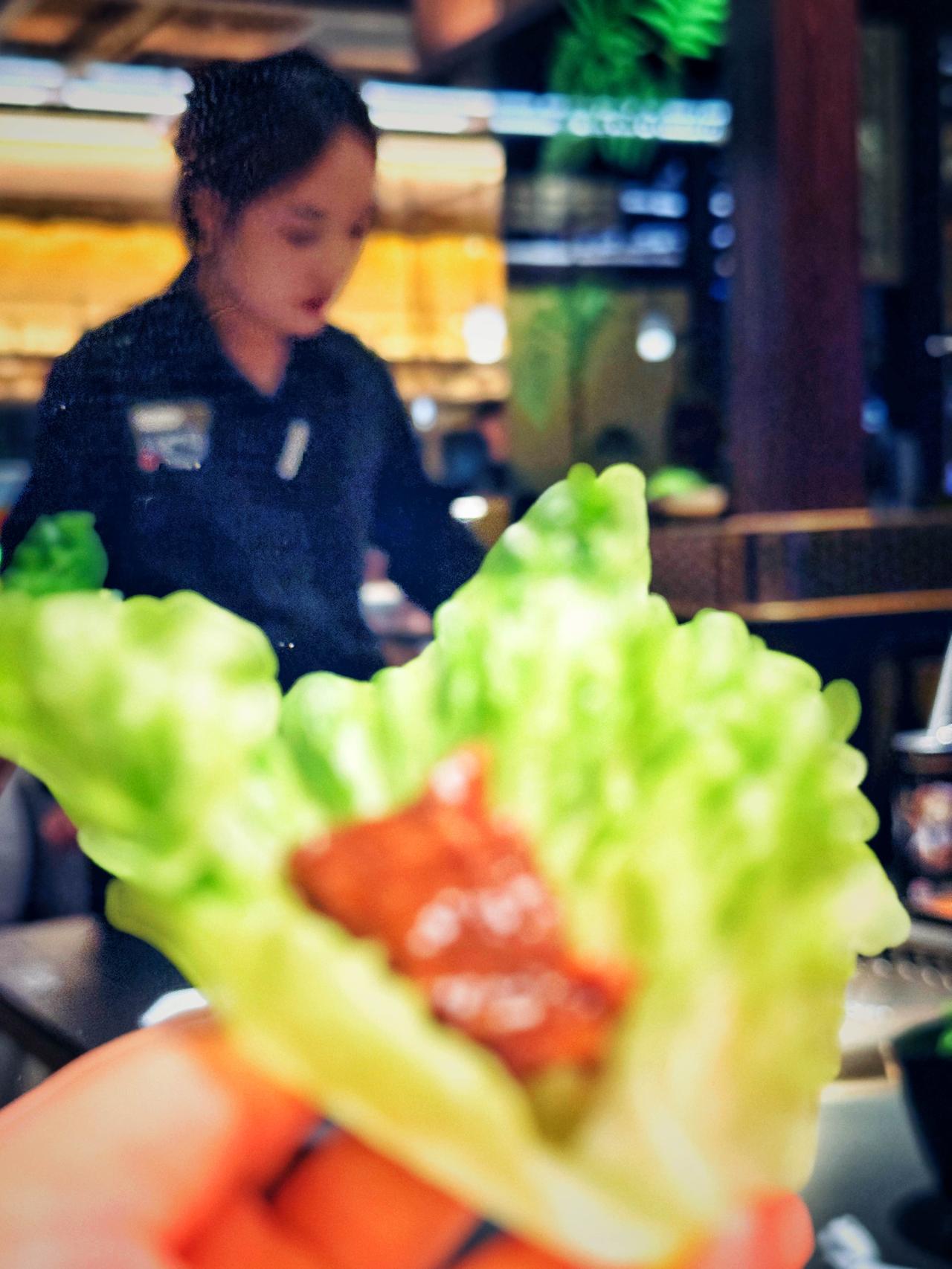 认准这位帮忙烤肉的姑娘

连续6年必吃榜的厚贞日式烤肉，我吃过不下30次，而且去