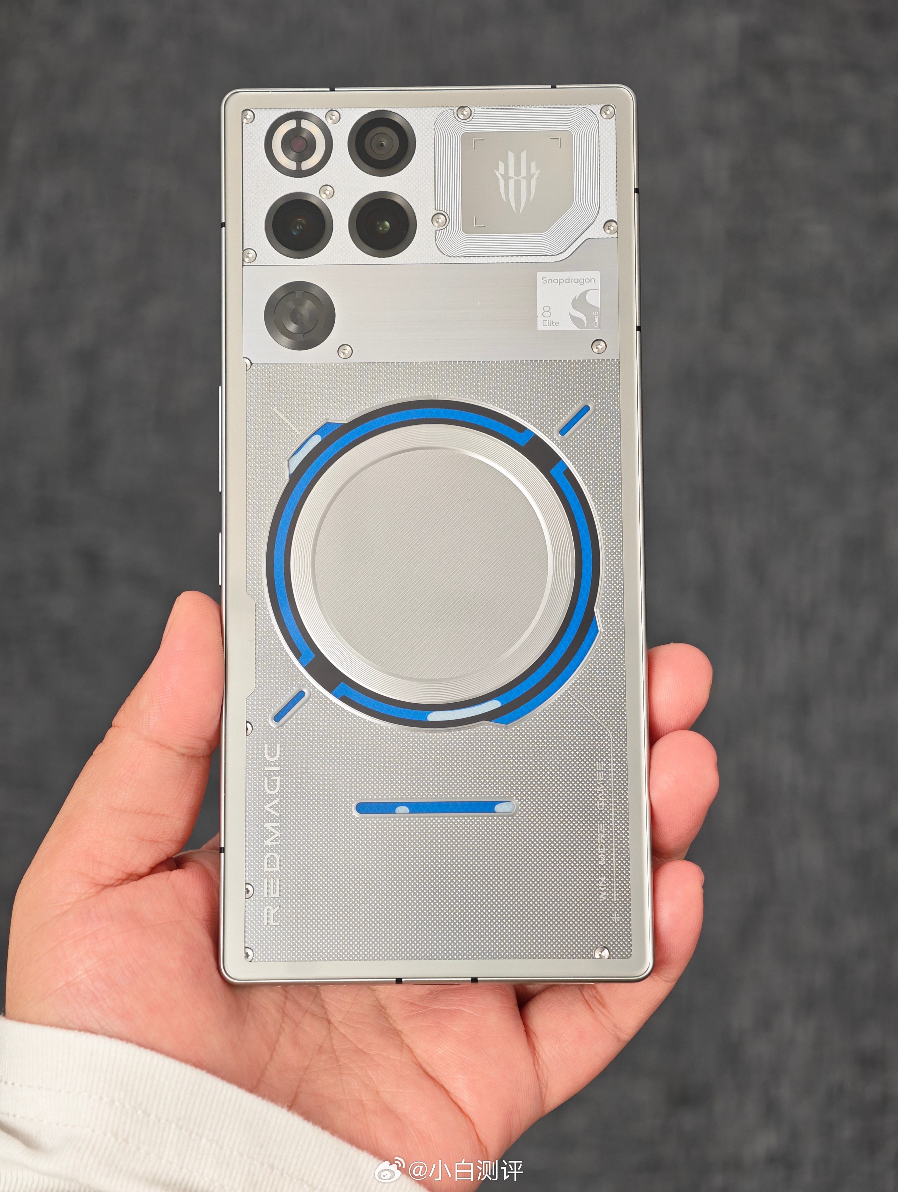 内置散热风扇的手机越来越多有没有正在用的？目前体验如何？👀配图是部分机型：红魔