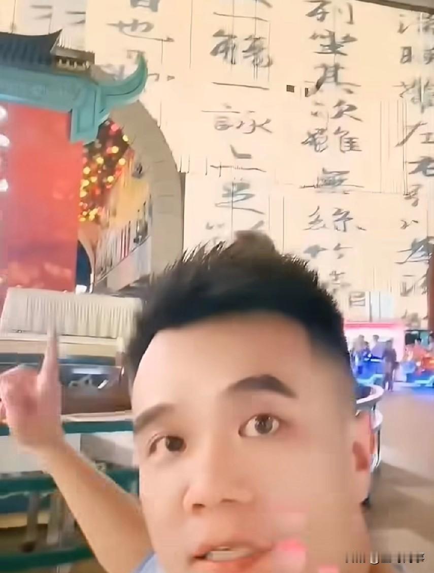 小胖说驴家大舞台高迪，巴扎黑，王小源，阿厦，刘一手，老狗，方丈肯定到，咱不要绑架
