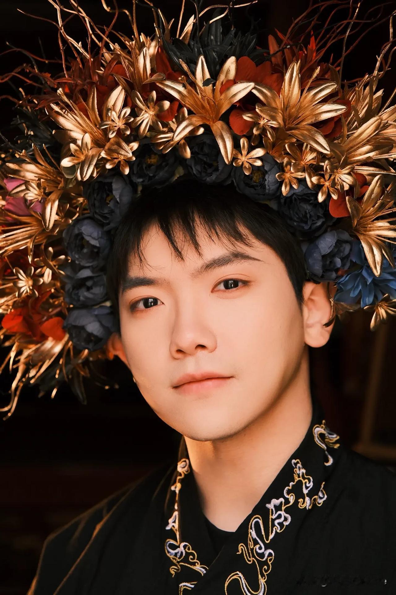 2月19日，与辉同行主播徐传熙发文说：“一念簪花，一世无忧。”

新年之际，徐传