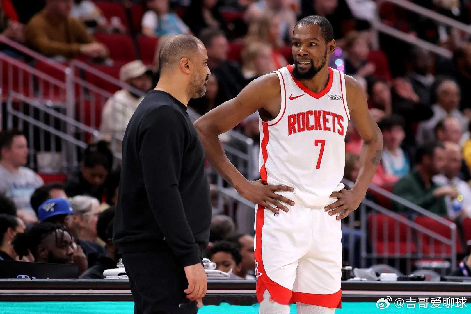 今天2月22日，NBA常规赛战况激烈，焦点战休斯顿火箭在前三节领先16分的大好局