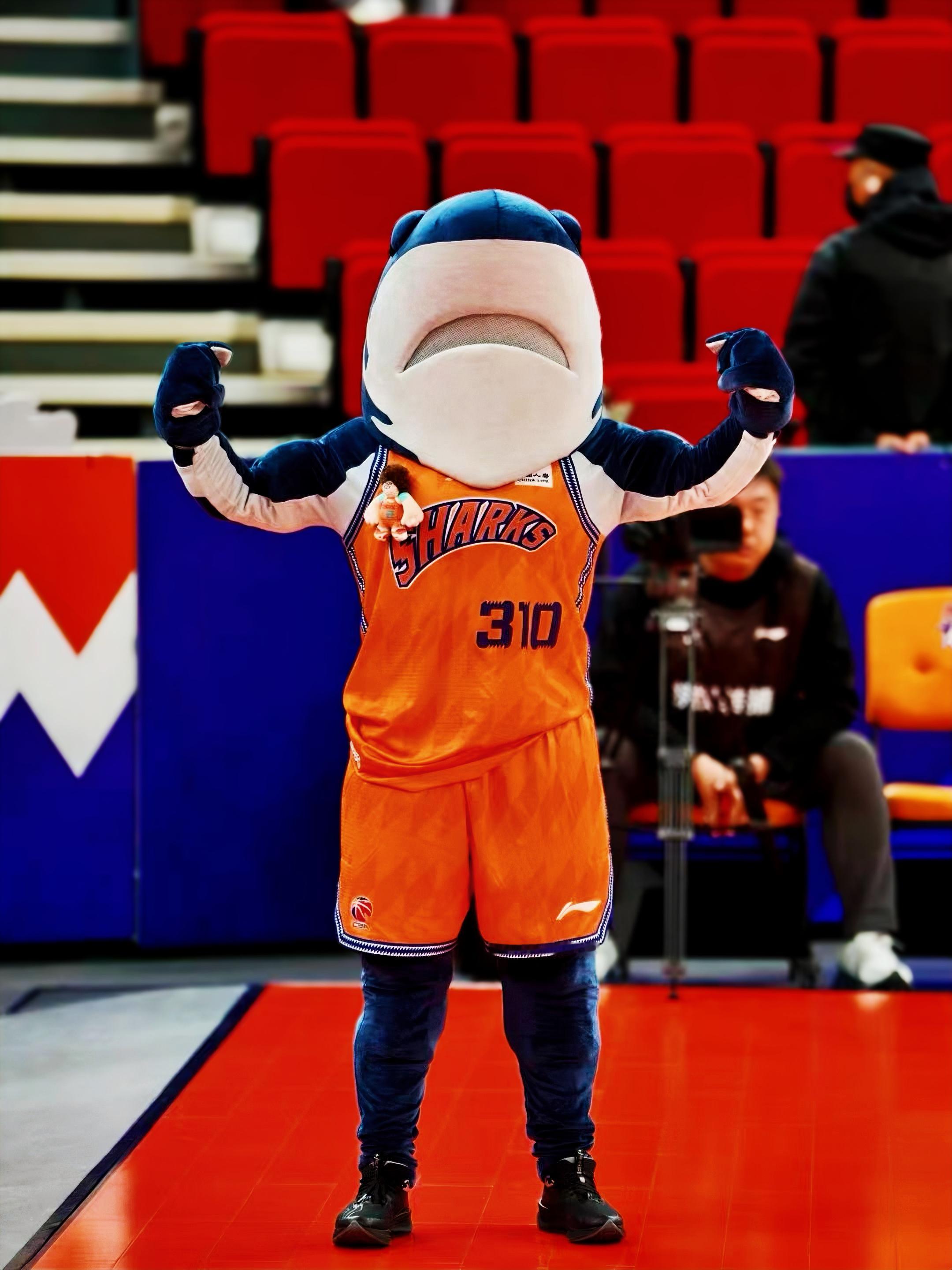 上海男篮晋级四强🦈上海男篮2-0山东男篮季后赛暖机完毕继续努力山东男篮vs上海