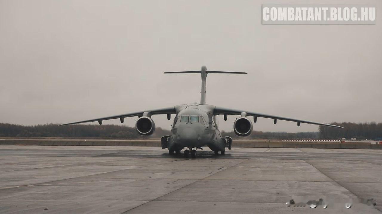 ✈️🇭🇺 匈牙利接收第二架KC-390军用运输机

11月21日，由巴西航空