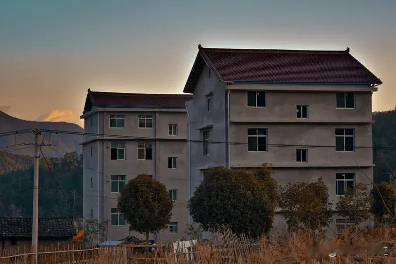 一个人漂泊久了，哪能不想家呢？我之前在外地工作，每天忙忙碌碌，可一到夜深人静，家