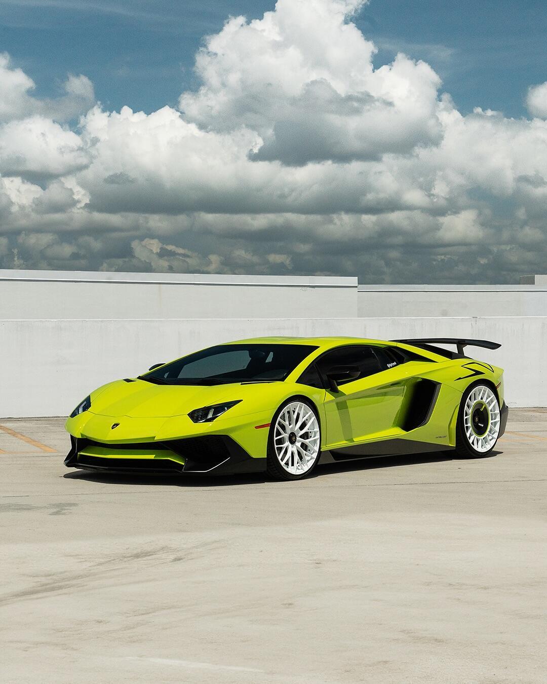 【终极大牛—兰博基尼Aventador SV】在兰博基尼的历史上，“Superv