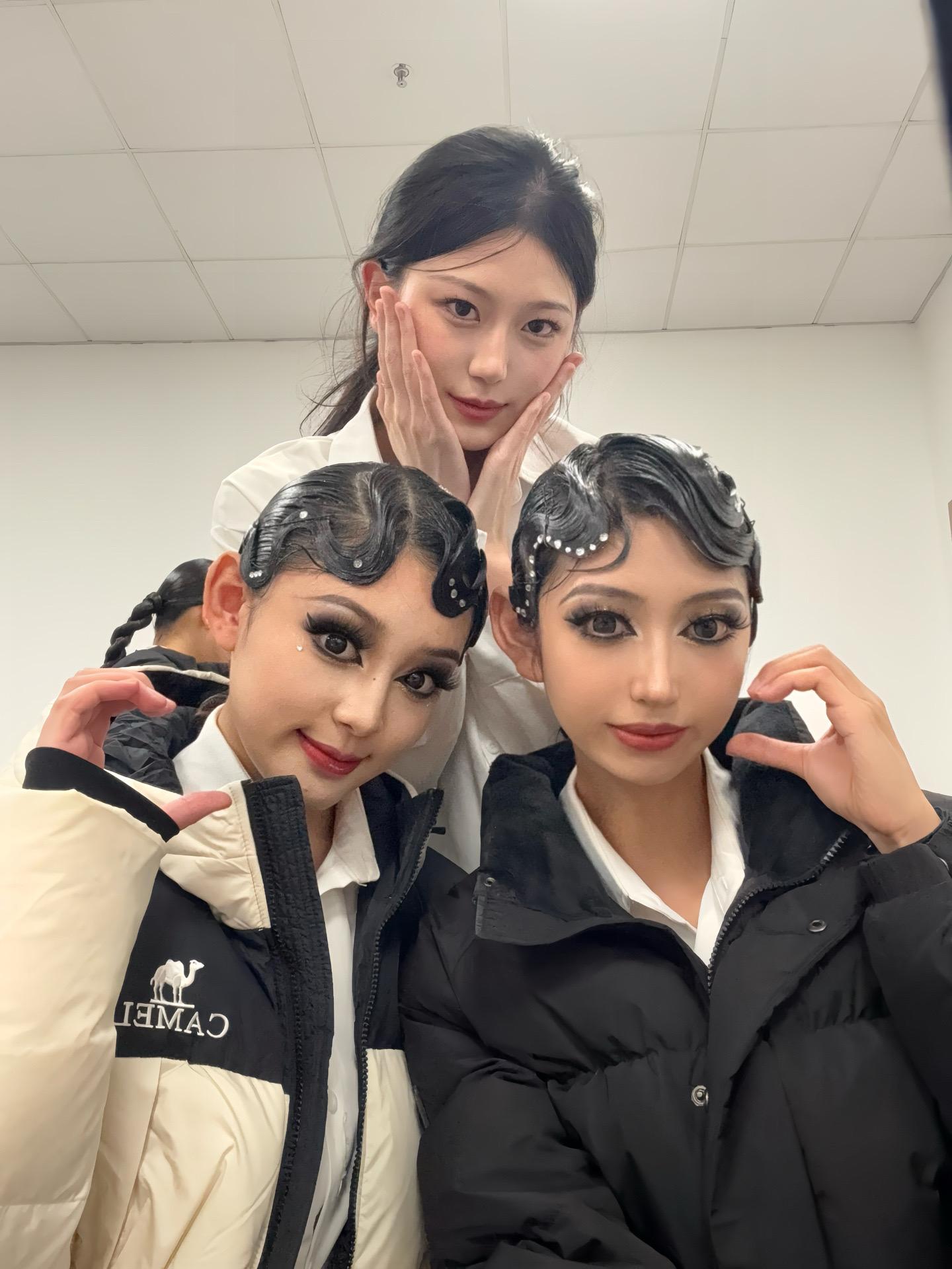 也是蹭上疯马秀了