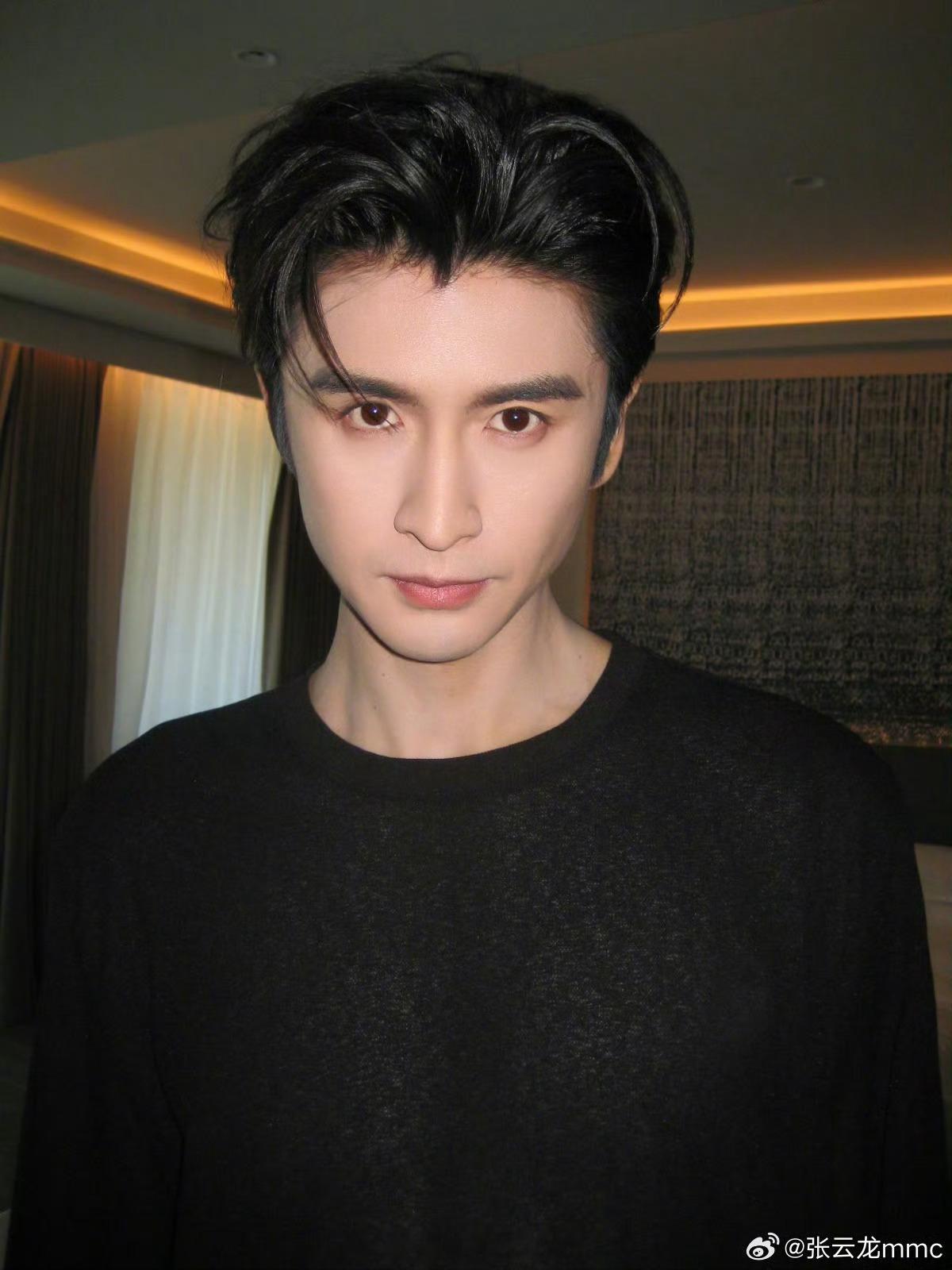 爱奇艺剧集《月下烟火》主演：张云龙、孙千导演：韩天根据周板娘小说《装聋作哑》改编