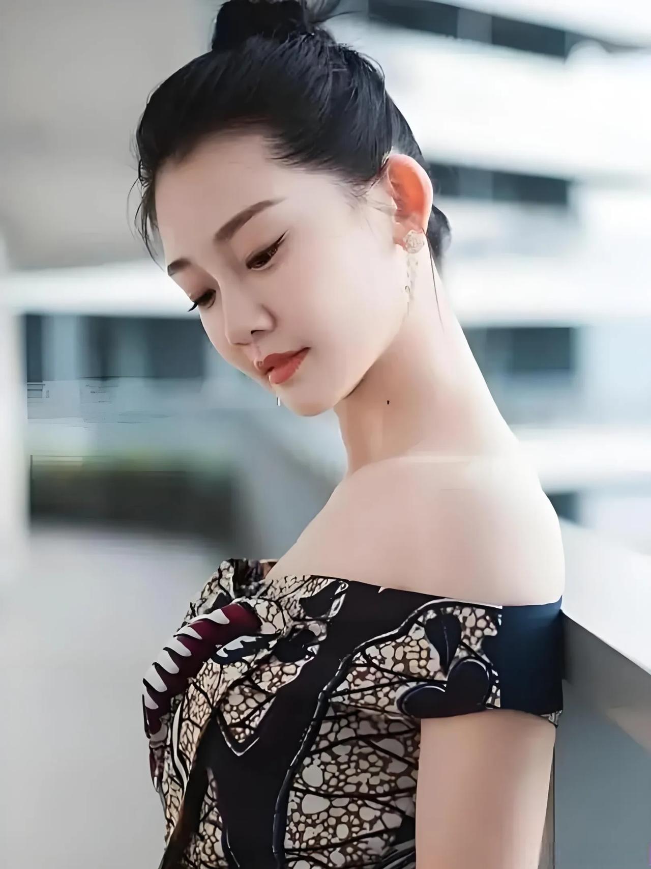 第177微苗苗：在她的眼中，你看到的是清纯

小雅上片，必是精品，这期聊聊苗苗！