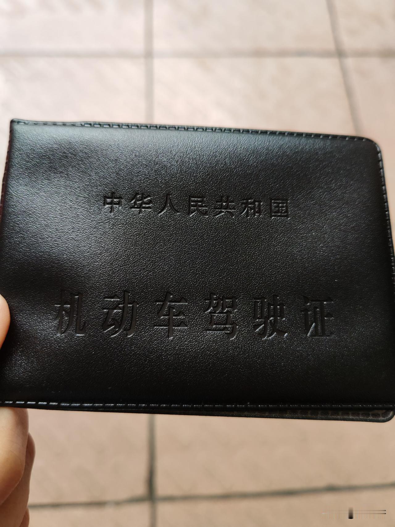 今天刚拿到驾驶证
本人想买一辆二手车练练手，
价格在2.5万一4万之间，
求推荐