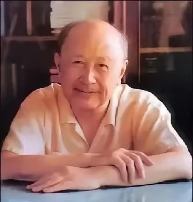 1985年到1988年，美国先后三次重金邀请钱学森访美，又是总统颁奖、又是白宫国