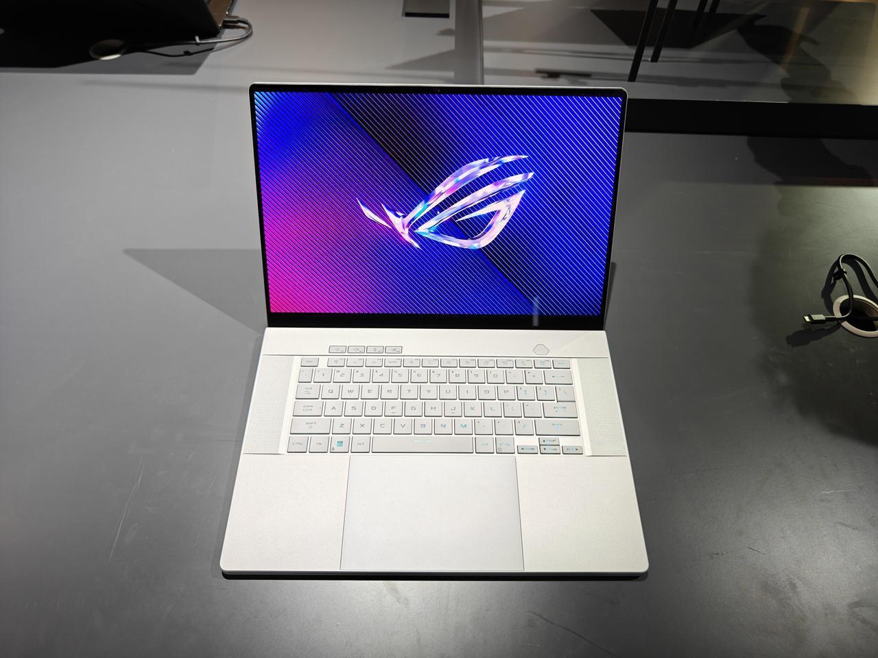 谁说Windows笔记本没有外观好看的？最近推出的ROG幻Air系列，狠狠地打了