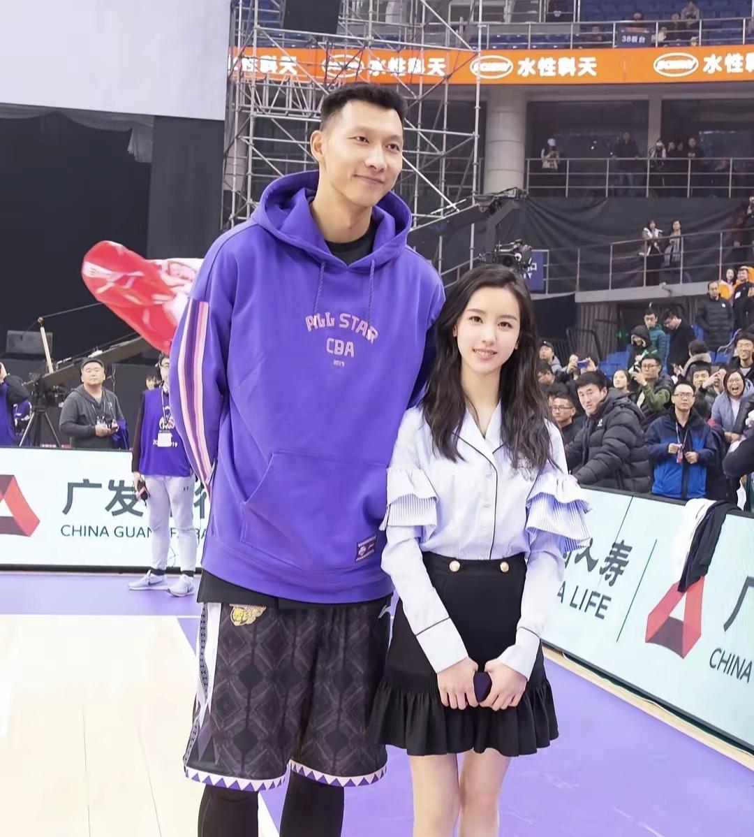 小卡和阿联原来有这么多的共同之处！
可能有些球迷会很纳闷，一个是NBA巨星，一个