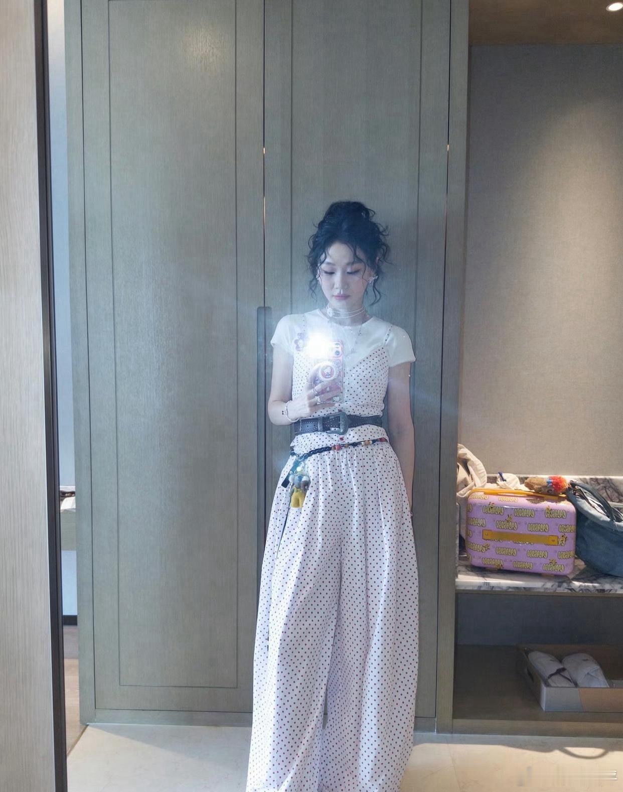 1.杨幂不打算让女儿进圈发展，她都不让女儿的正脸照流出，但刘叔叔那边想让女儿利用
